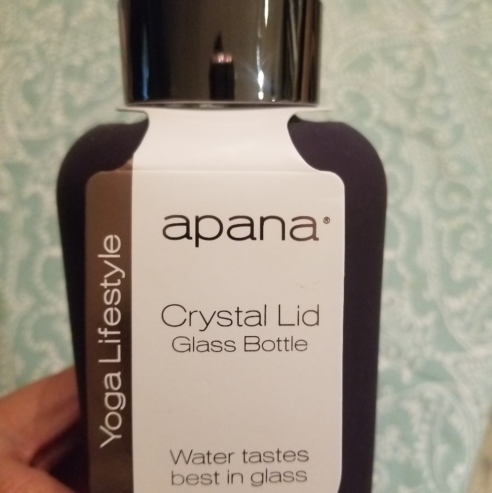 Apana 32oz glass bottle